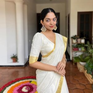 Sidhidata Women’s Chanderi Cotton Saree With Unstitched Blouse Piecee (White Golden Boarder)